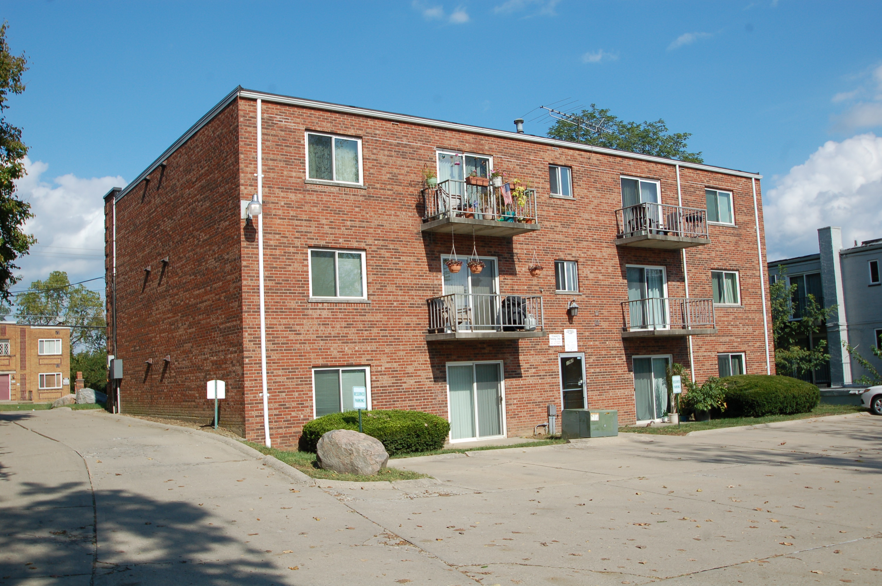 Stoneridge & Bedrock East The Multifamily Advisory Group at Cushman